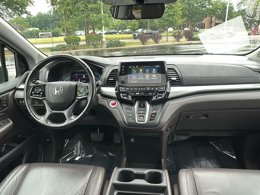 2018 Honda Odyssey Located at Smart Motors Toyota light-box-slides