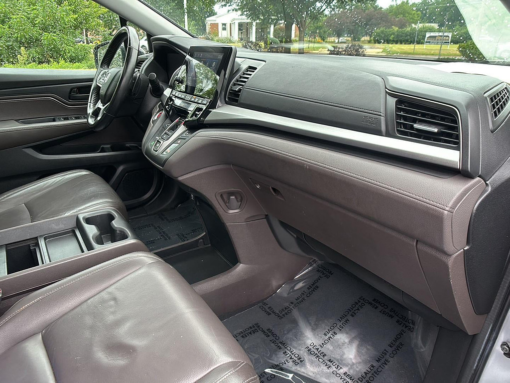 2018 Honda Odyssey Located at Smart Motors Toyota light-box-slides