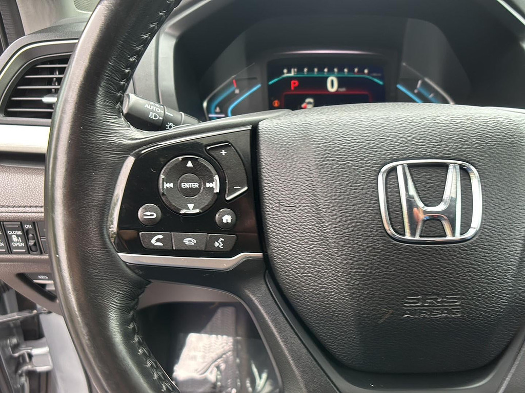 2018 Honda Odyssey Located at Smart Motors Toyota light-box-slides