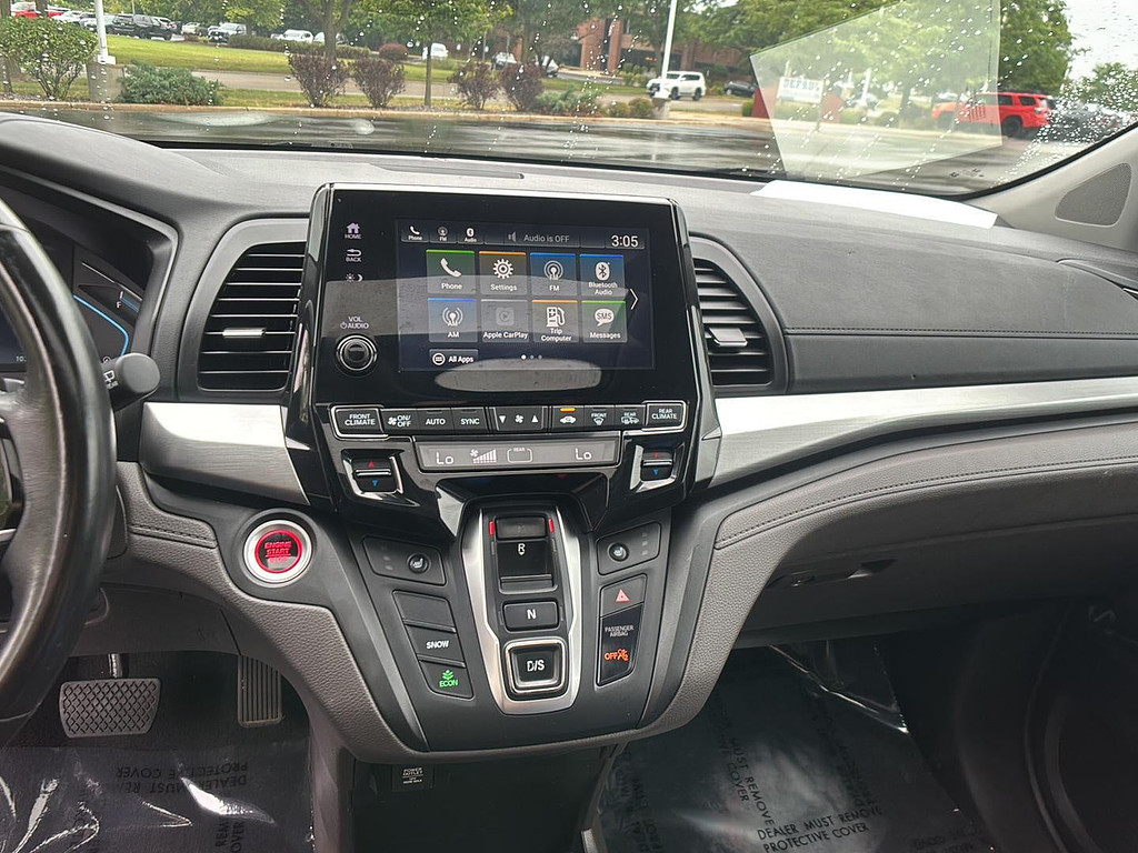 2018 Honda Odyssey Located at Smart Motors Toyota light-box-slides
