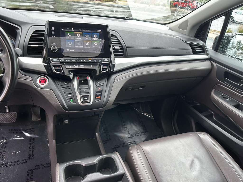 2018 Honda Odyssey Located at Smart Motors Toyota light-box-slides