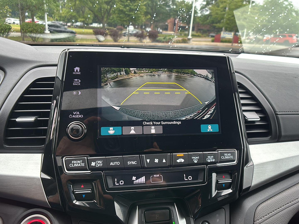 2018 Honda Odyssey Located at Smart Motors Toyota light-box-slides