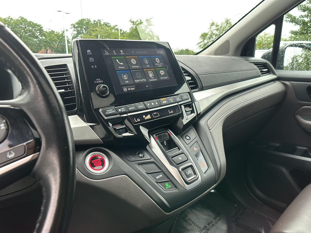 2018 Honda Odyssey Located at Smart Motors Toyota light-box-slides