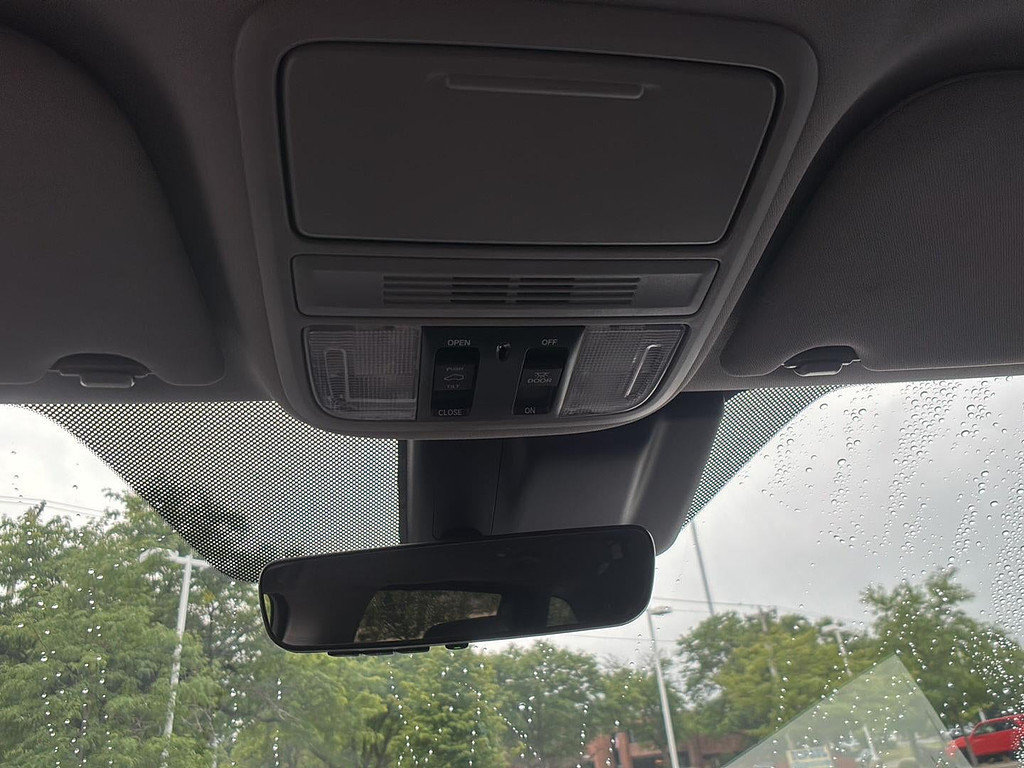 2018 Honda Odyssey Located at Smart Motors Toyota light-box-slides