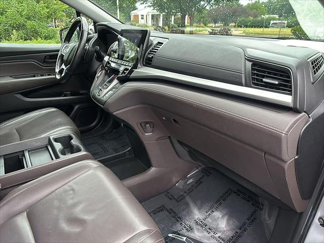 2018 Honda Odyssey Located at Smart Motors Toyota light-box-slides