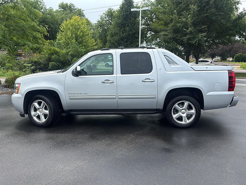 2012 Chevrolet Avalanche Located at Smart Motors Toyota light-box-slides