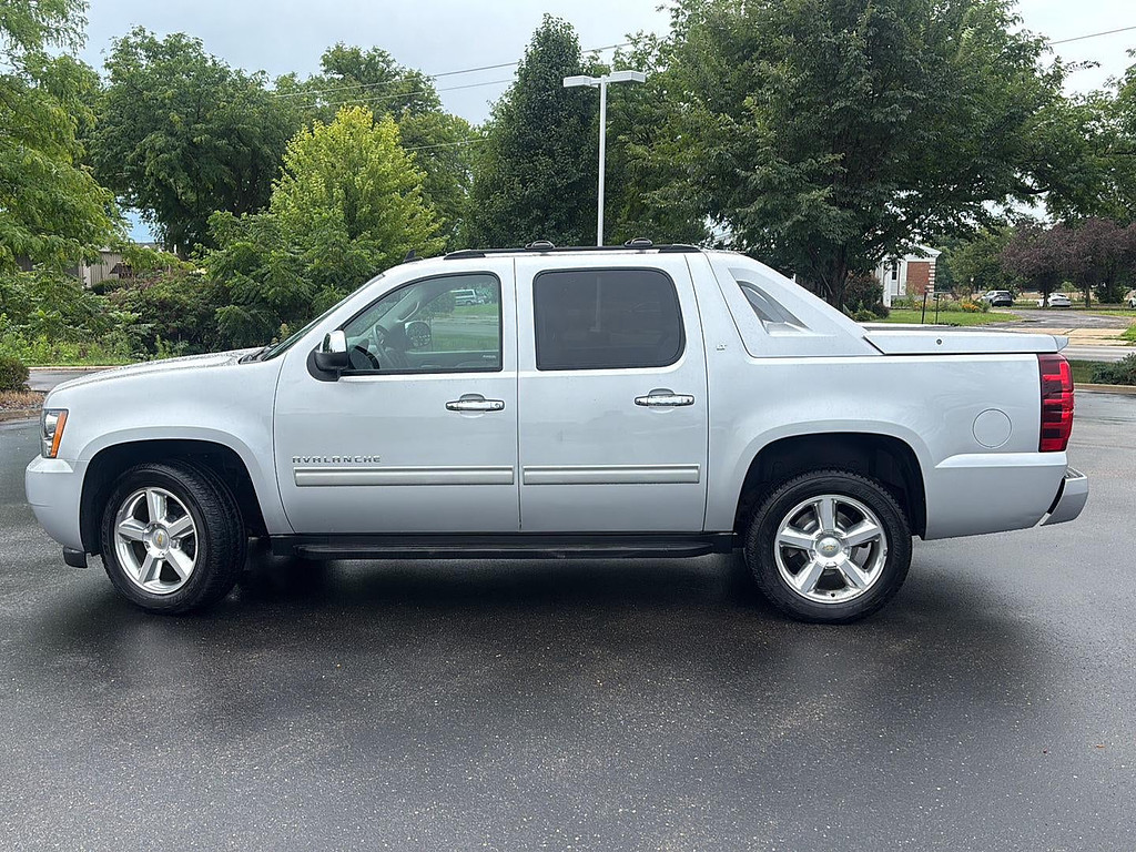 2012 Chevrolet Avalanche Located at Smart Motors Toyota light-box-slides