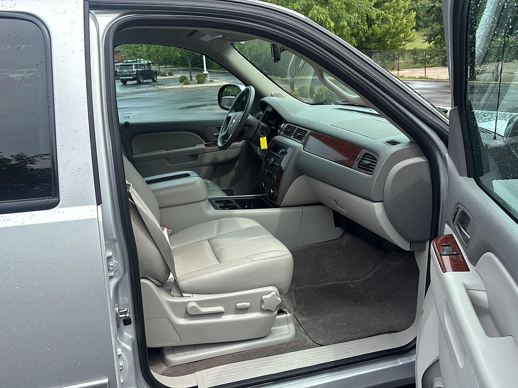 2012 Chevrolet Avalanche Located at Smart Motors Toyota light-box-slides