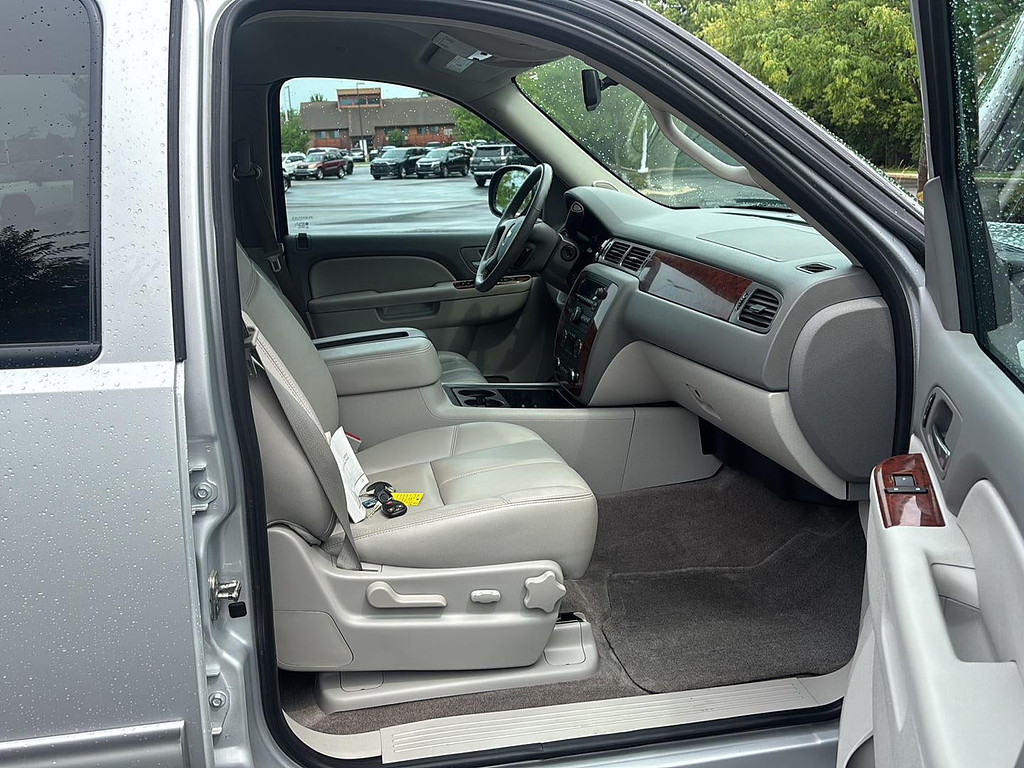 2012 Chevrolet Avalanche Located at Smart Motors Toyota light-box-slides