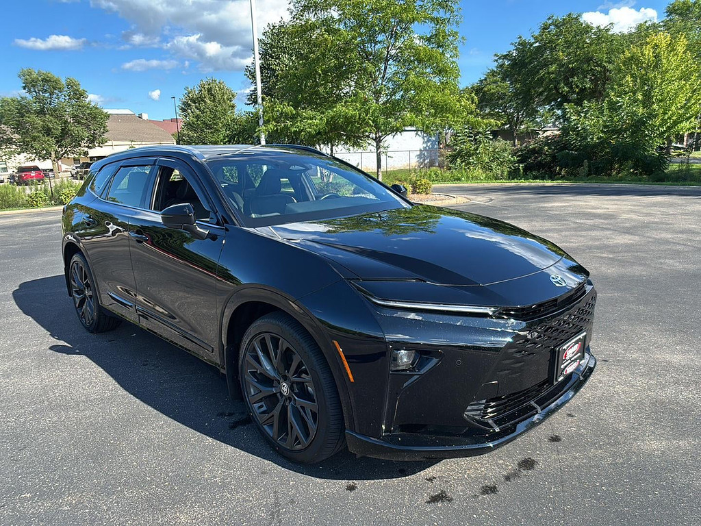 2025 Toyota Crown Signia Located at Smart Motors Toyota slide-image