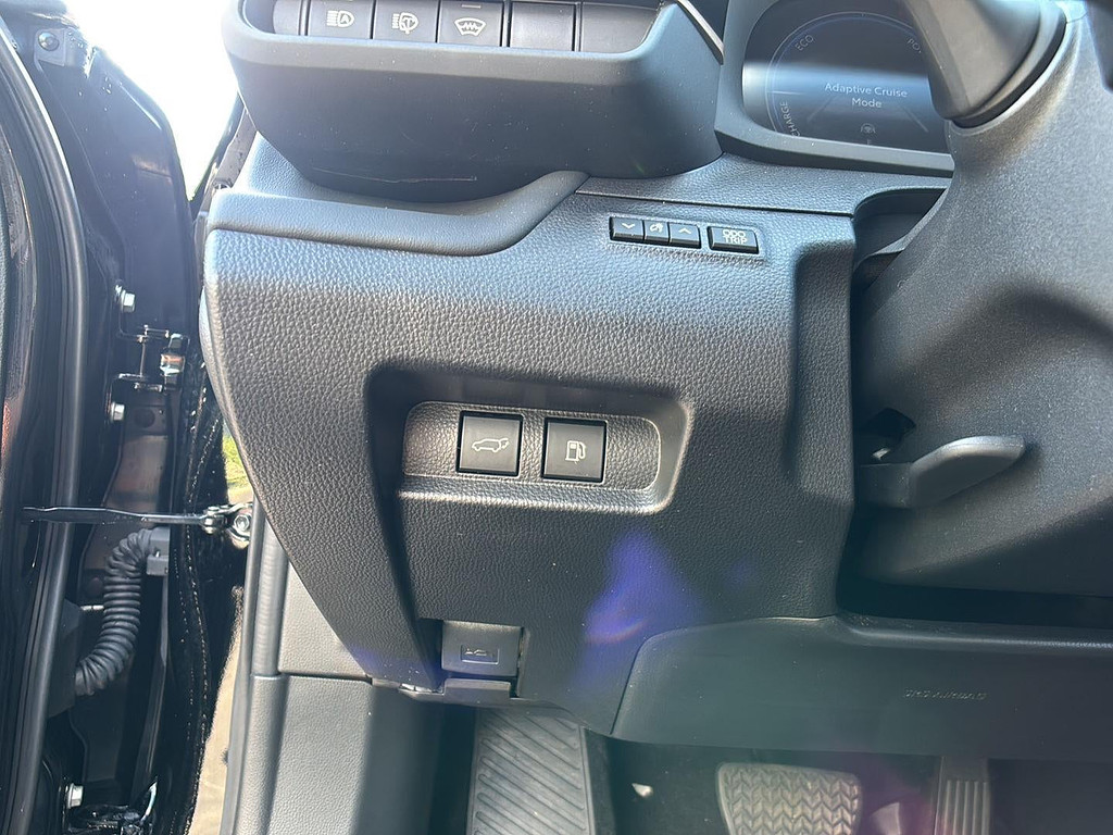 2025 Toyota Crown Signia Located at Smart Motors Toyota slide-image