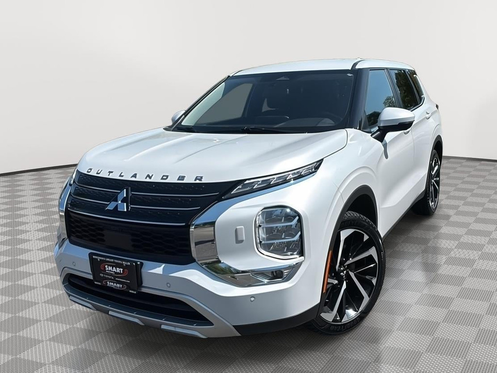 2024 Mitsubishi Outlander Located at Smart Motors Toyota slide-image