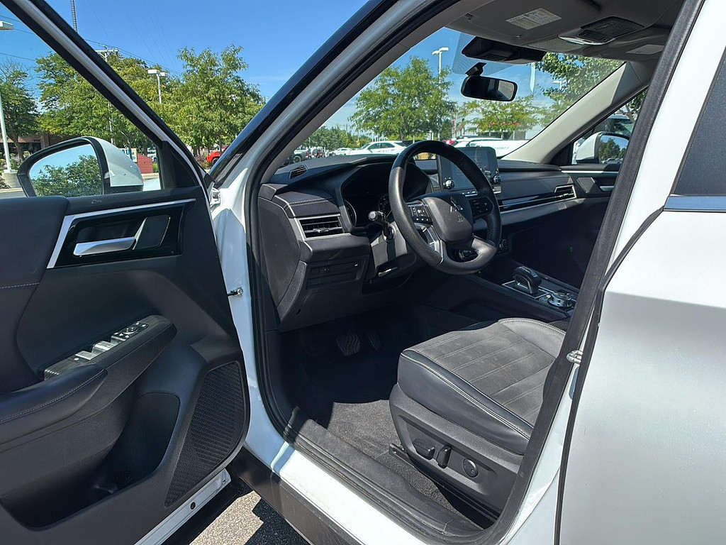 2024 Mitsubishi Outlander Located at Smart Motors Toyota light-box-slides