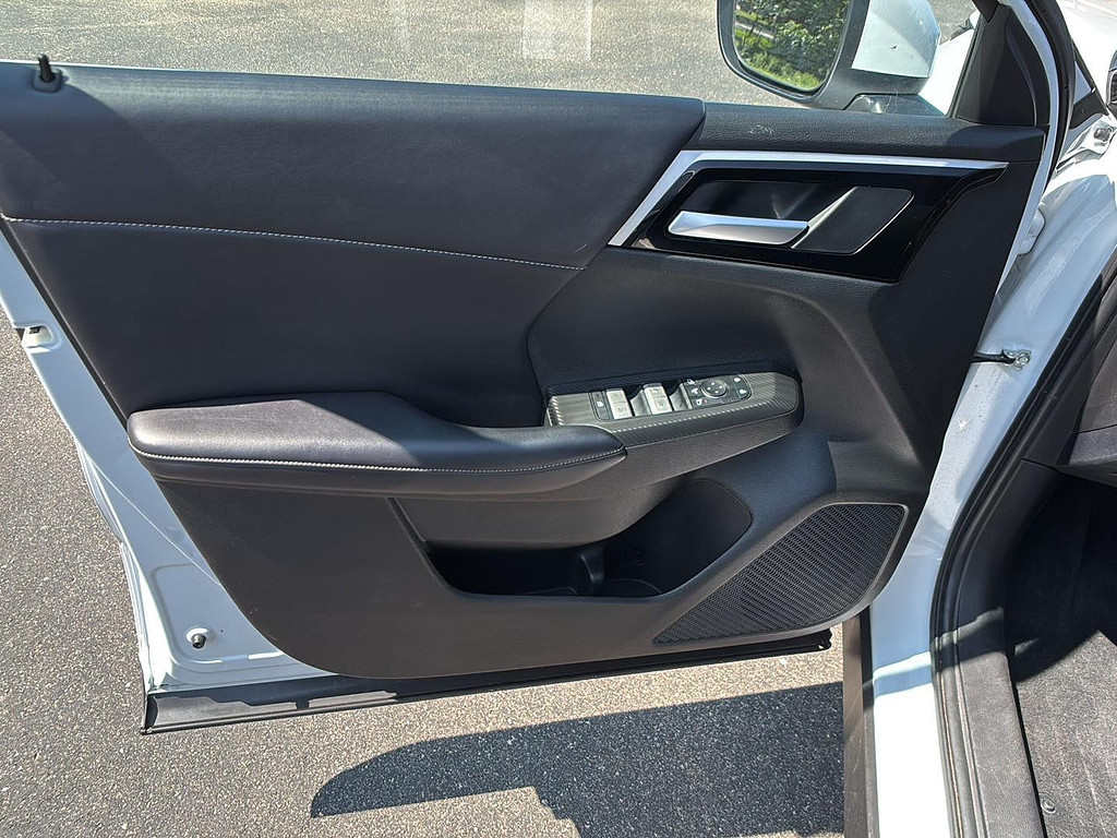 2024 Mitsubishi Outlander Located at Smart Motors Toyota light-box-slides