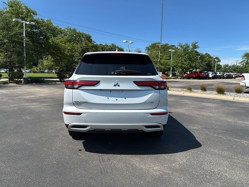 2024 Mitsubishi Outlander Located at Smart Motors Toyota slide-image