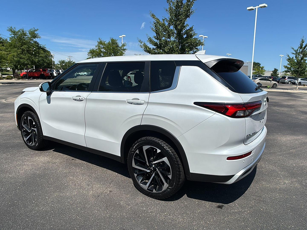 2024 Mitsubishi Outlander Located at Smart Motors Toyota light-box-slides