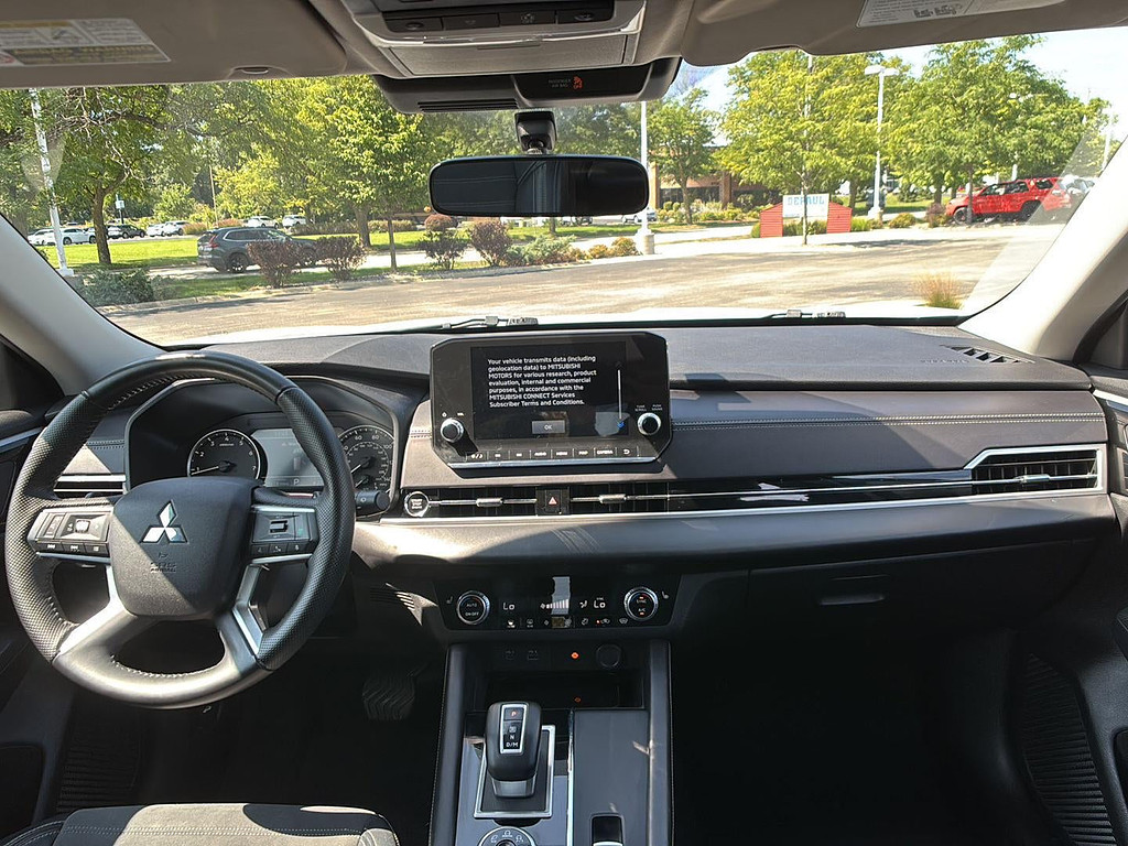 2024 Mitsubishi Outlander Located at Smart Motors Toyota light-box-slides
