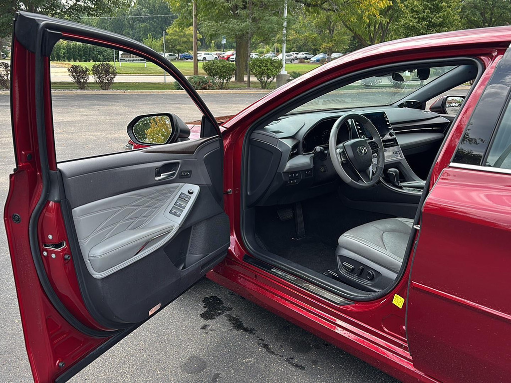 2019 Toyota Avalon Located at Smart Motors Toyota slide-image