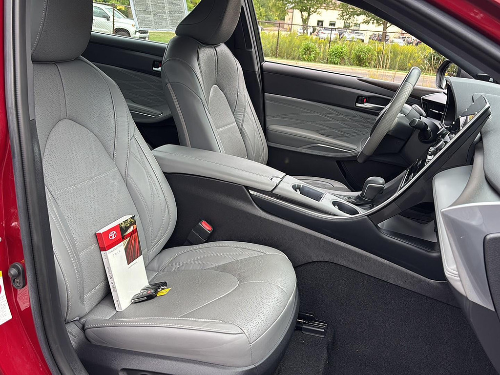 2019 Toyota Avalon Located at Smart Motors Toyota slide-image