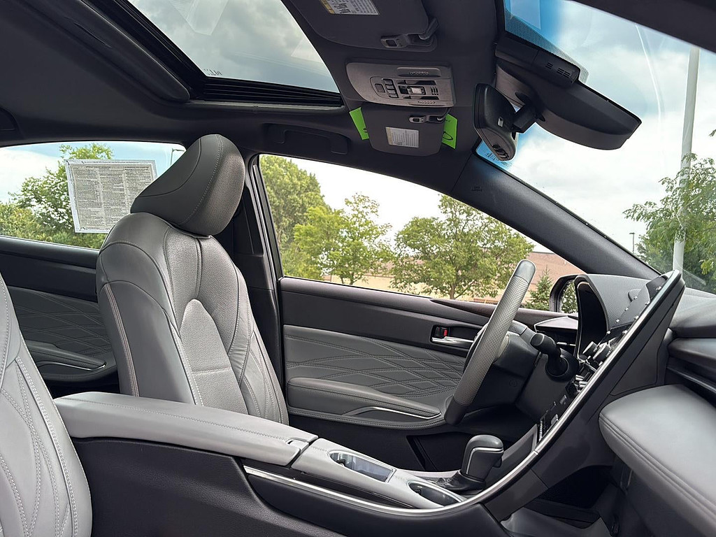 2019 Toyota Avalon Located at Smart Motors Toyota slide-image