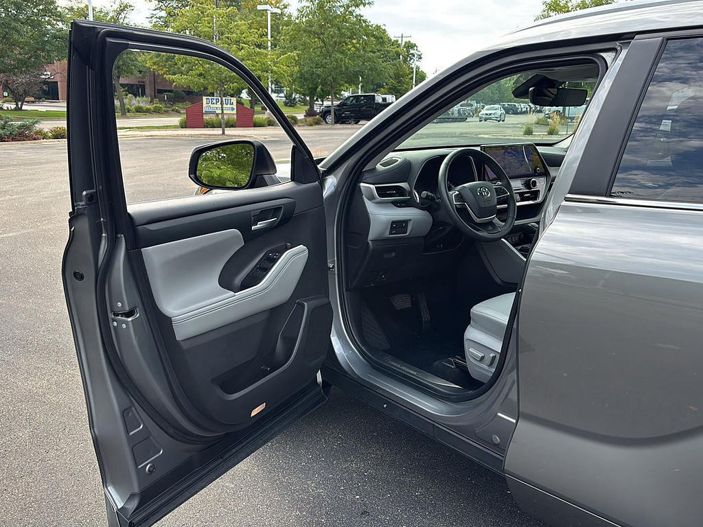 2025 Toyota Highlander Located at Smart Motors Toyota light-box-slides
