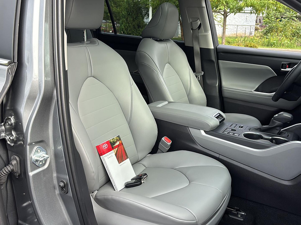 2025 Toyota Highlander Located at Smart Motors Toyota light-box-slides