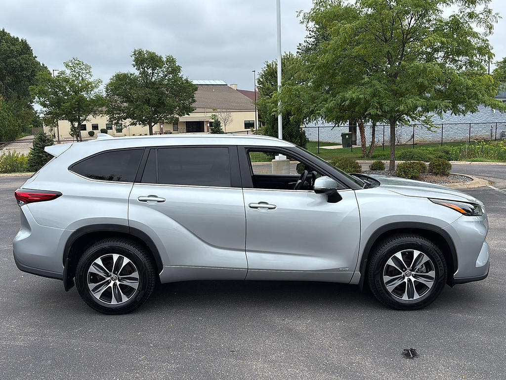 2023 Toyota Highlander Hybrid Located at Smart Motors Toyota light-box-slides