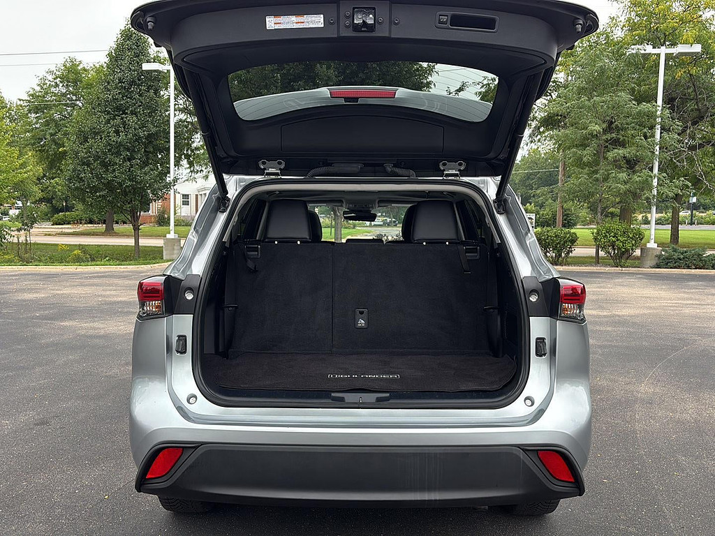 2023 Toyota Highlander Hybrid Located at Smart Motors Toyota light-box-slides
