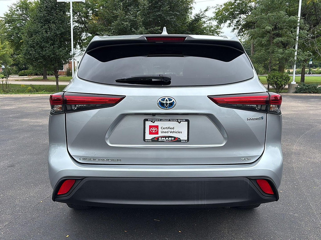 2023 Toyota Highlander Hybrid Located at Smart Motors Toyota light-box-slides