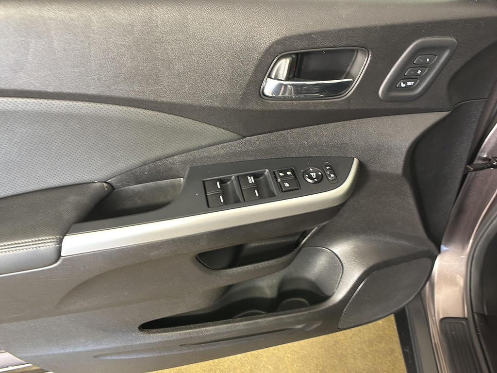 2016 Honda Cr-V Located at Smart Motors Toyota slide-image