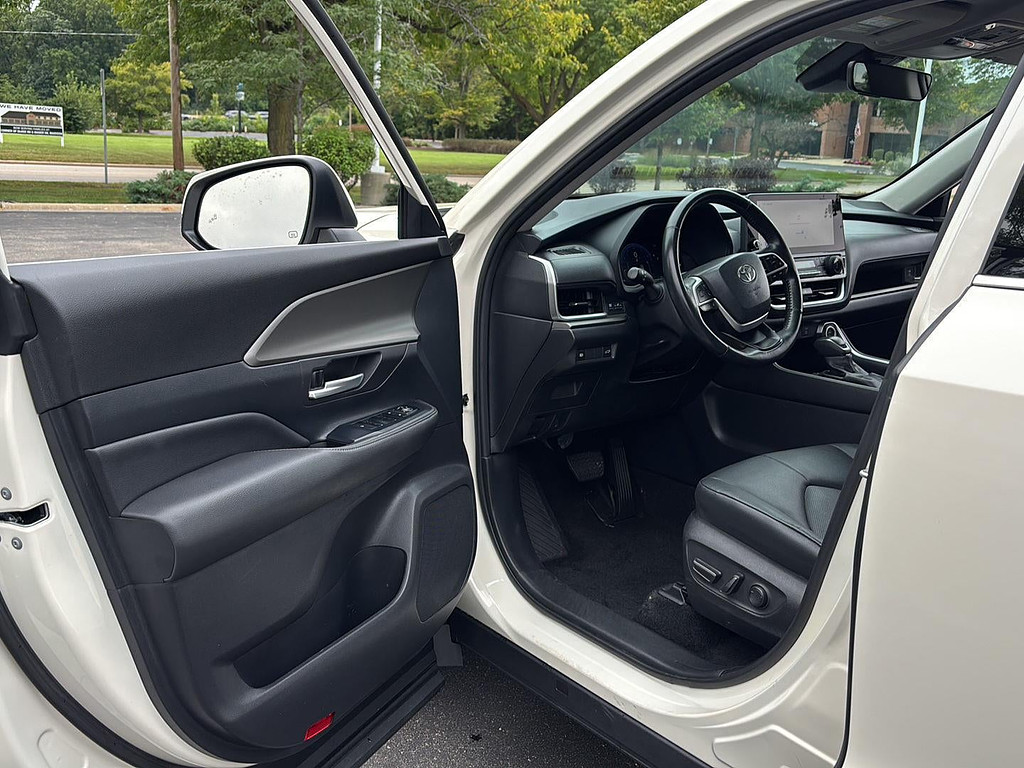 2024 Toyota Grand Highlander Located at Smart Motors Toyota light-box-slides