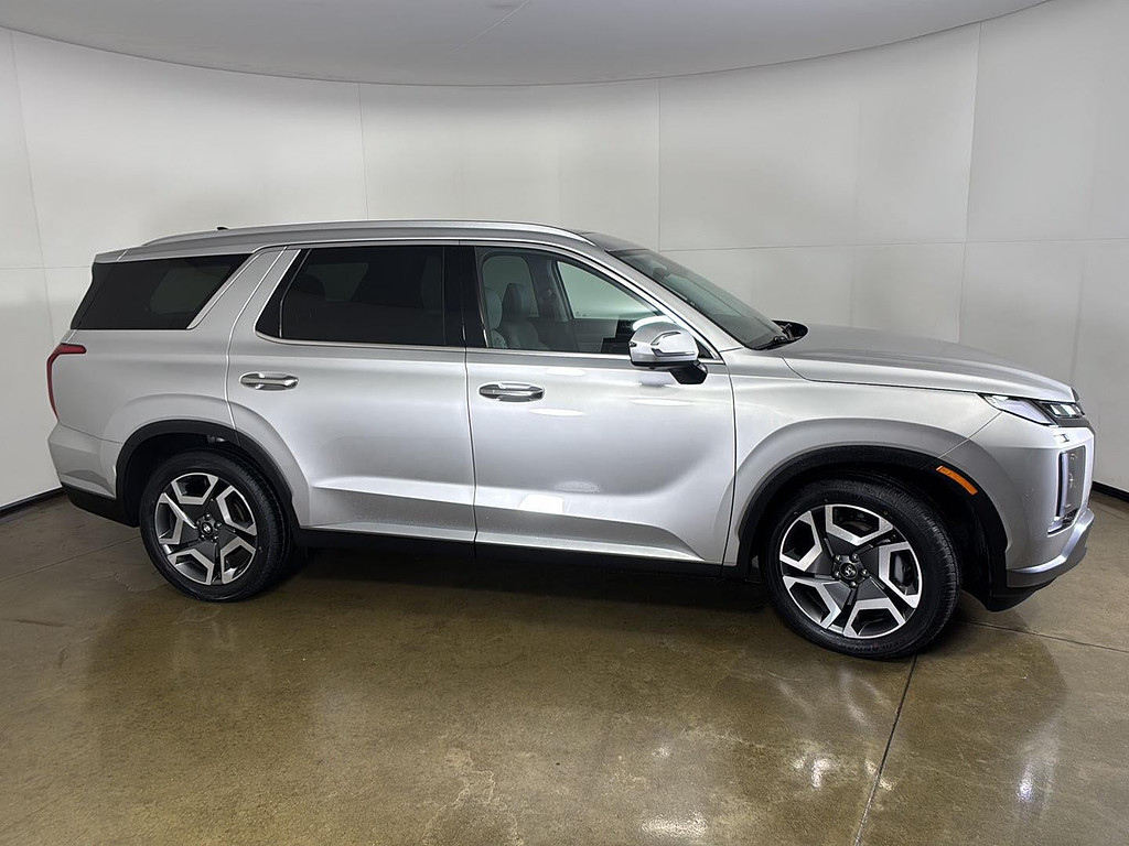 2025 Hyundai Palisade Located at Smart Motors Toyota light-box-slides