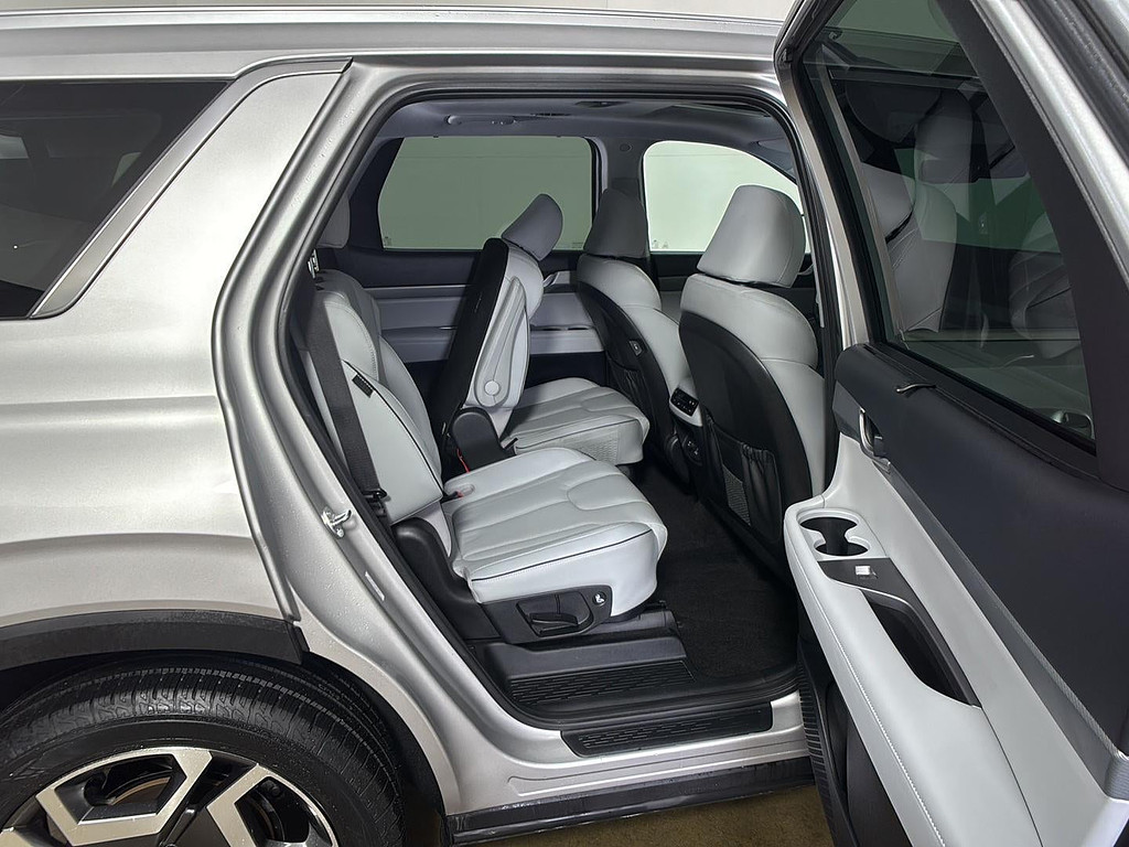 2025 Hyundai Palisade Located at Smart Motors Toyota light-box-slides