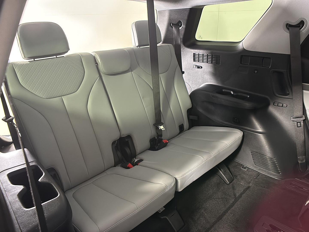 2025 Hyundai Palisade Located at Smart Motors Toyota light-box-slides
