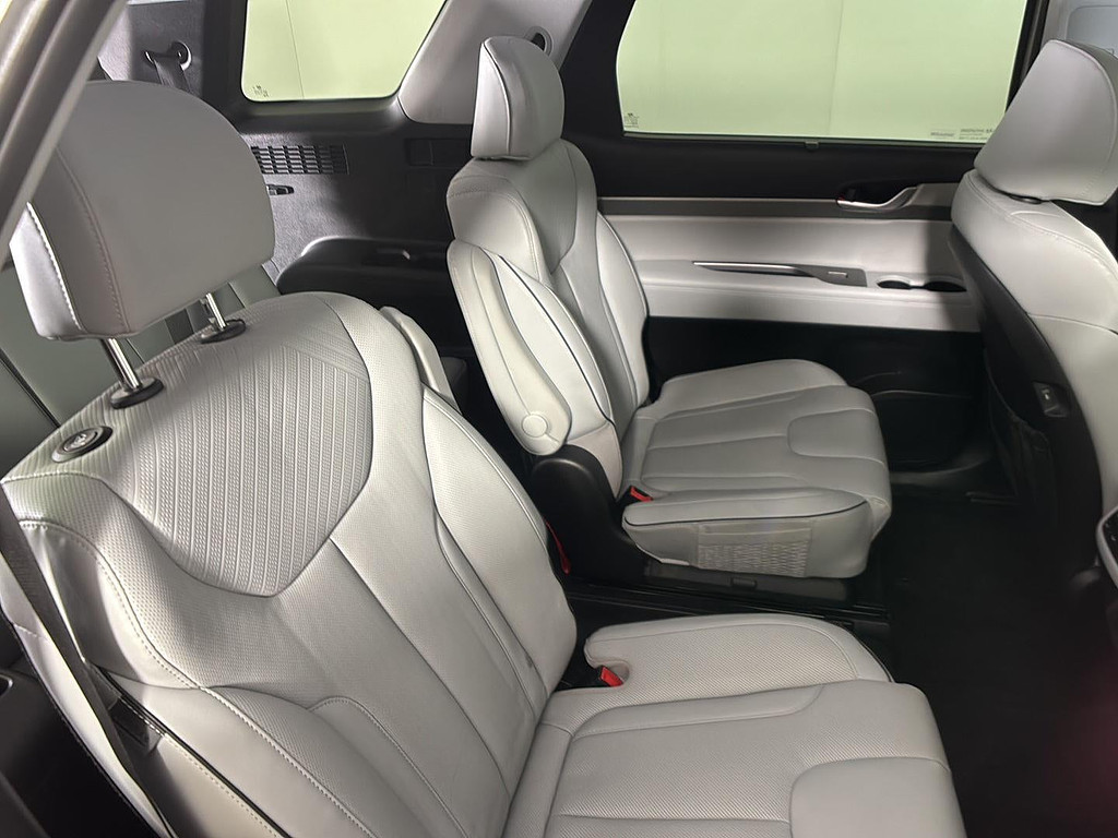 2025 Hyundai Palisade Located at Smart Motors Toyota light-box-slides