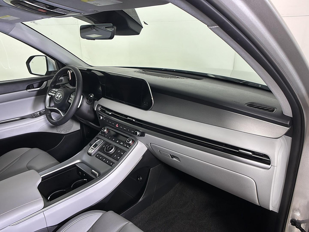 2025 Hyundai Palisade Located at Smart Motors Toyota light-box-slides