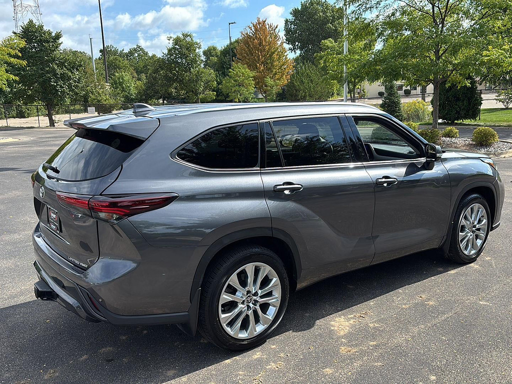 2024 Toyota Highlander Located at Smart Motors Toyota slide-image