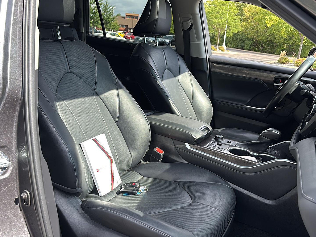 2024 Toyota Highlander Located at Smart Motors Toyota light-box-slides