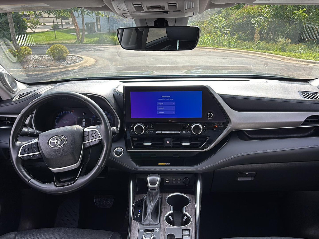 2024 Toyota Highlander Located at Smart Motors Toyota light-box-slides