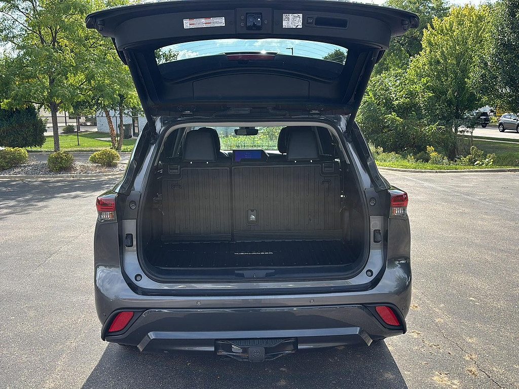 2024 Toyota Highlander Located at Smart Motors Toyota light-box-slides