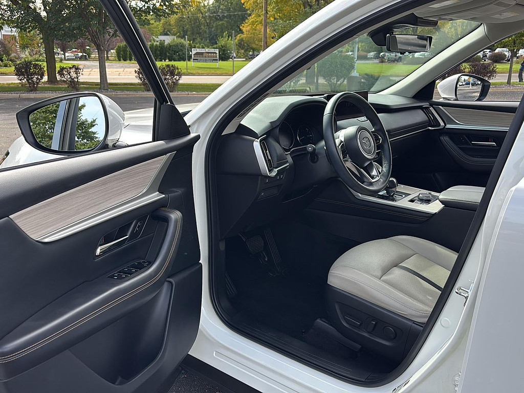 2024 Mazda Mazda CX-90 Located at Smart Motors Toyota slide-image