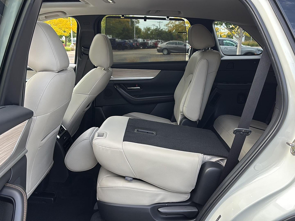 2024 Mazda Mazda CX-90 Located at Smart Motors Toyota light-box-slides