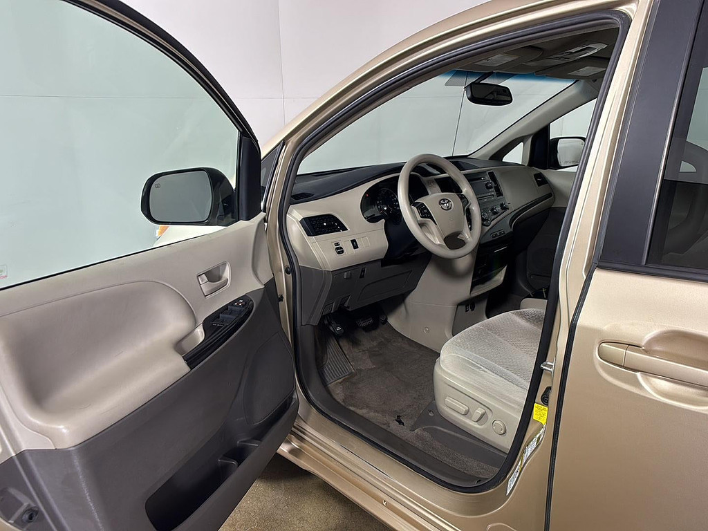 2012 Toyota Sienna LE