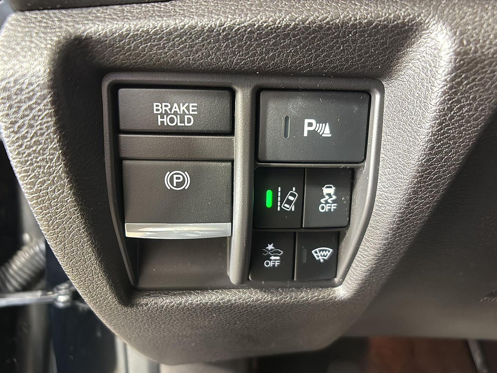 2018 Acura MDX Located at Smart Motors Toyota light-box-slides