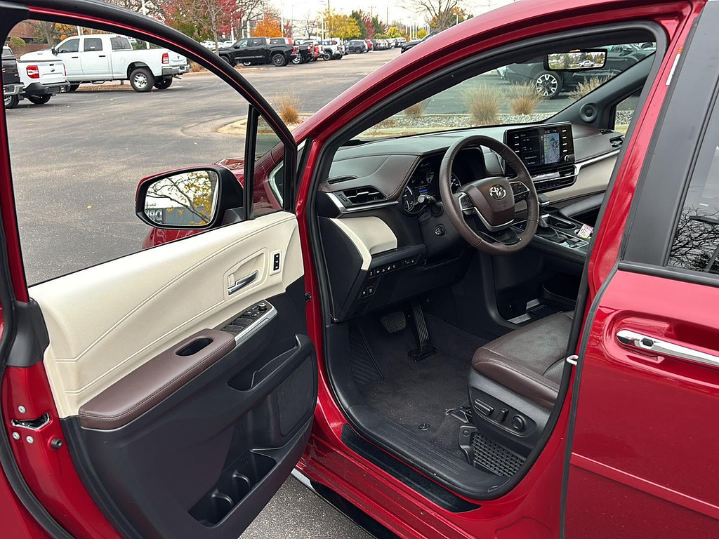 2023 Toyota Sienna Located at Smart Motors Toyota slide-image