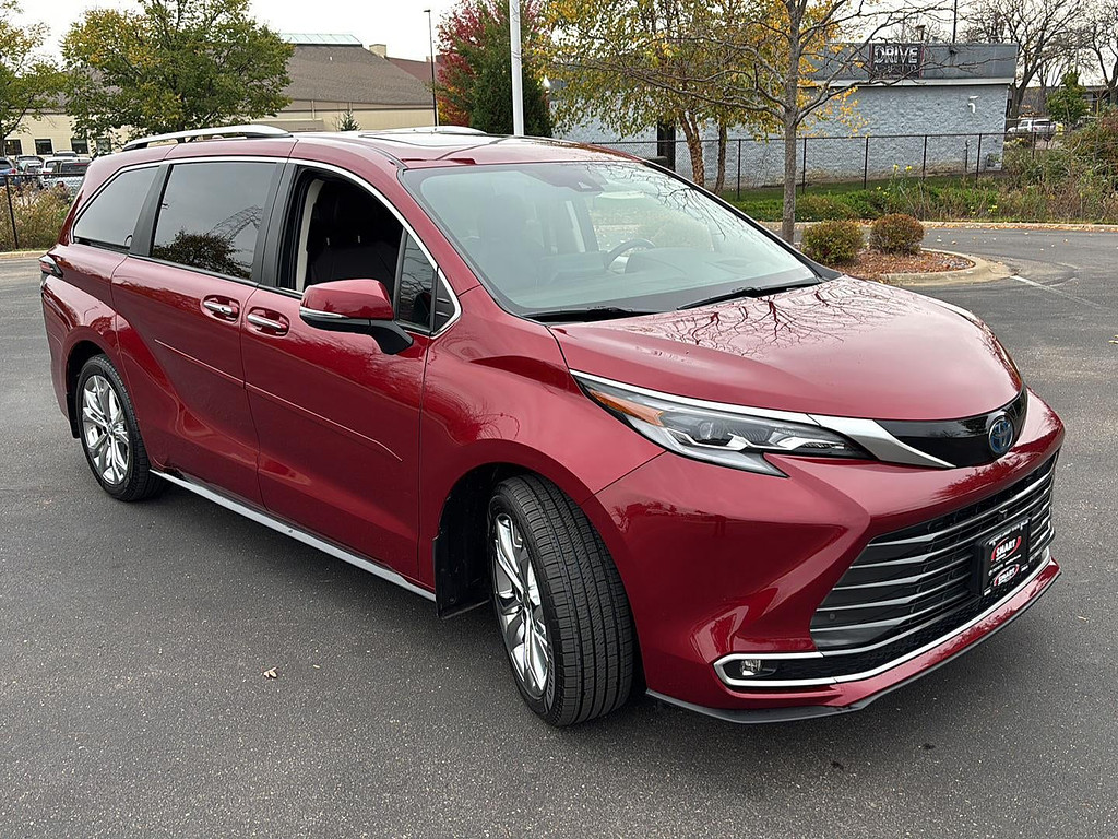 2023 Toyota Sienna Located at Smart Motors Toyota light-box-slides