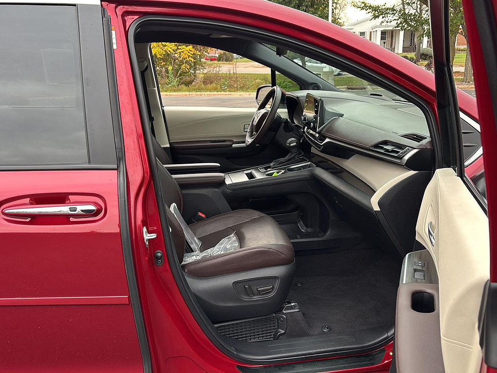 2023 Toyota Sienna Located at Smart Motors Toyota slide-image