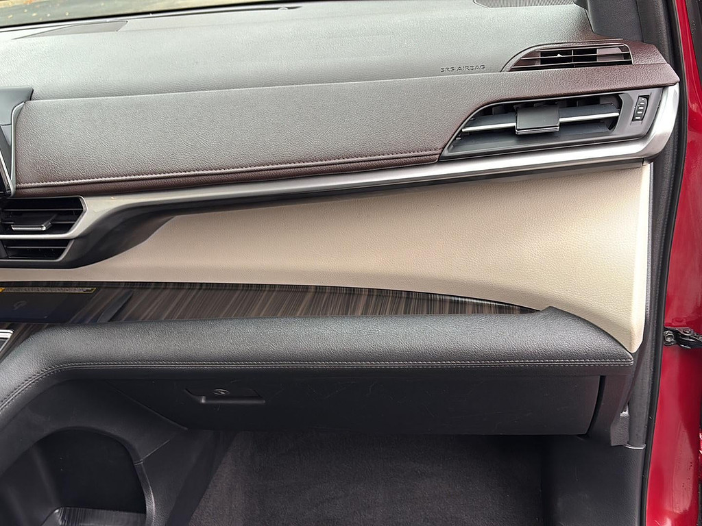 2023 Toyota Sienna Located at Smart Motors Toyota light-box-slides