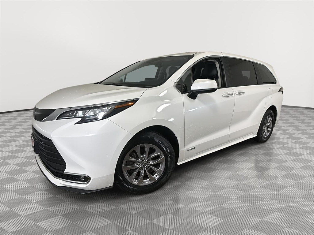 2021 Toyota Sienna Located at Smart Motors Toyota slide-image