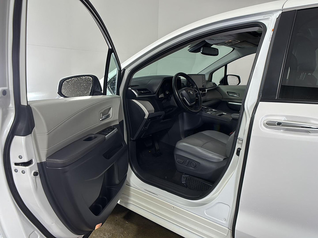 2021 Toyota Sienna Located at Smart Motors Toyota light-box-slides